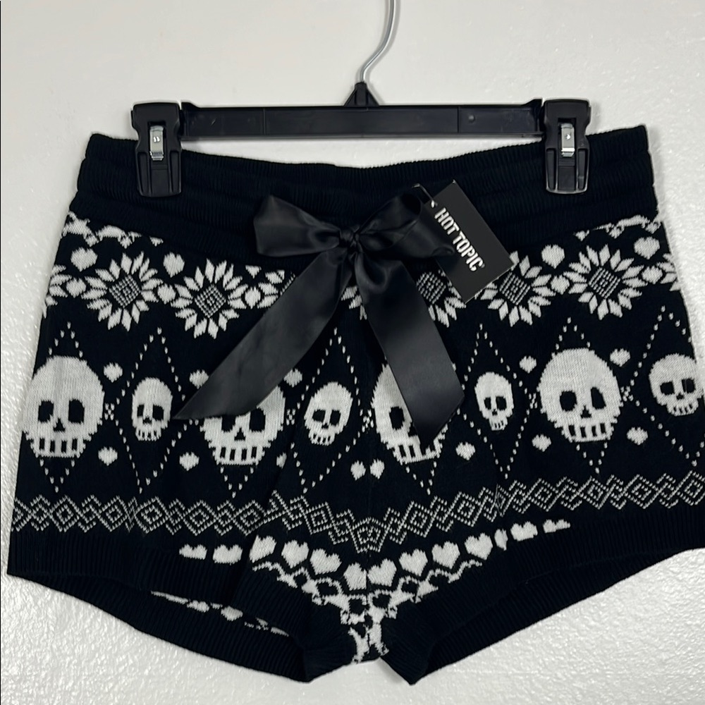 Hot Topic Black and White Skull Patterned Women Shorts - Picture 2 of 7